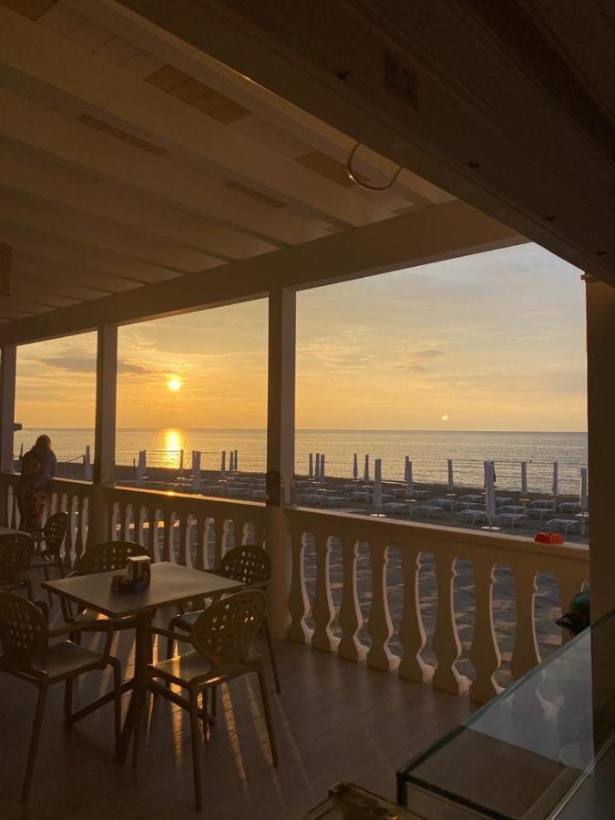 Hotel Corona Beach Peschici Exterior foto